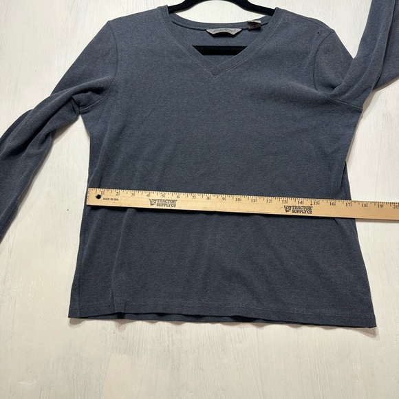 ddie Bauer Women’s Blue Long Sleeve V-Neck Top Size M Cotton Blend Casual - Picture 6 of 8